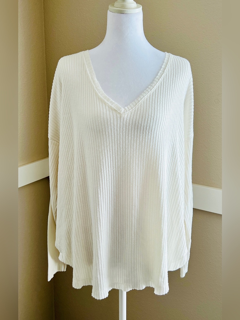Wild Fable Oversized Cozy Ribbed Knit V-Neck Boxy Tee/Med